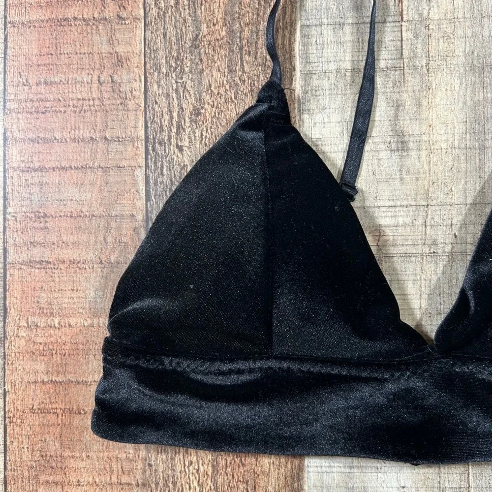 True by rue21 Black Velvet Triangle Bralette Small Padded Glamourous Goth